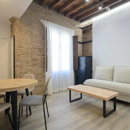 Escolastica Centro Aparthotel 3*