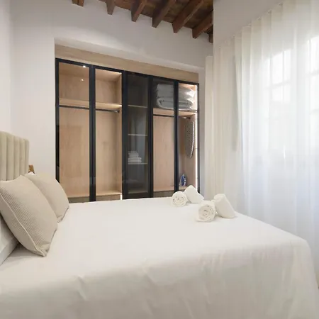 Aparthotel Escolastica Centro 3*
