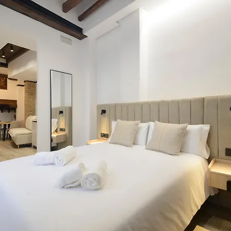 Aparthotel Escolastica Centro 3*